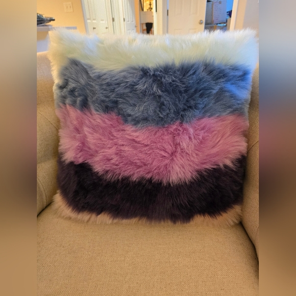 UGG Other - Beautiful UGG 22 X 22 Faux Fur Pillow